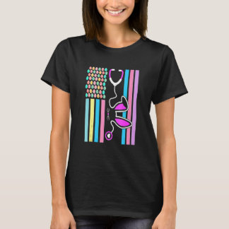 アメリカンエッグ国旗の聴診器バニーナース医 Tシャツ