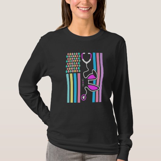 アメリカンエッグ国旗の聴診器バニーナース医 Tシャツ (正面)