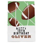 アメリカンサッカーボールおもしろいキッズハッピー誕生日 ミディアムペーパーバッグ (裏面)