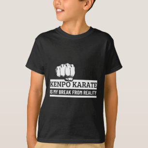 アメリカンスタイルの空手が私の現実からの解放 アメリカンポスター Tシャツ