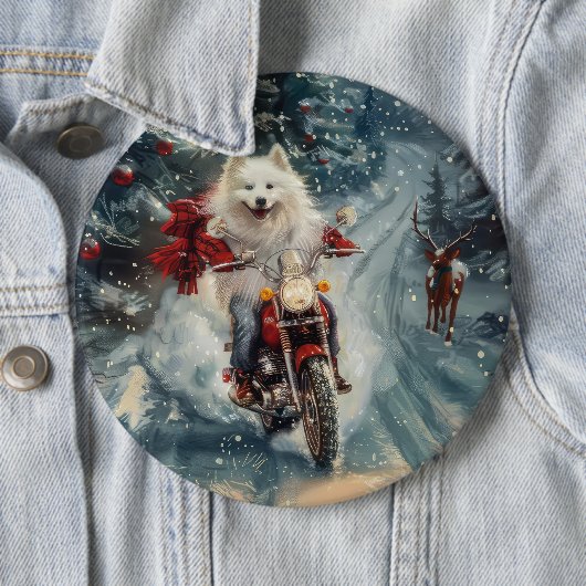 アメリカン・エスキモー・ドッグ バイクに乗る クリスマス 缶バッジ (インサイチュ)