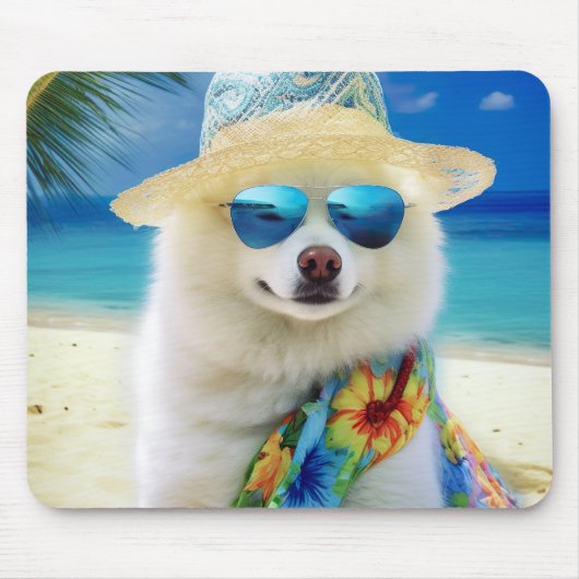 アメリカン・エスキモー+ビーチ、犬好きへの夏の贈り物 マウスパッド (正面)