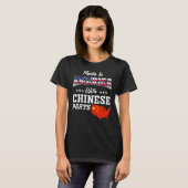 アメリカ中国の部品中国マップ米国国旗の祖先 Tシャツ (正面フル)