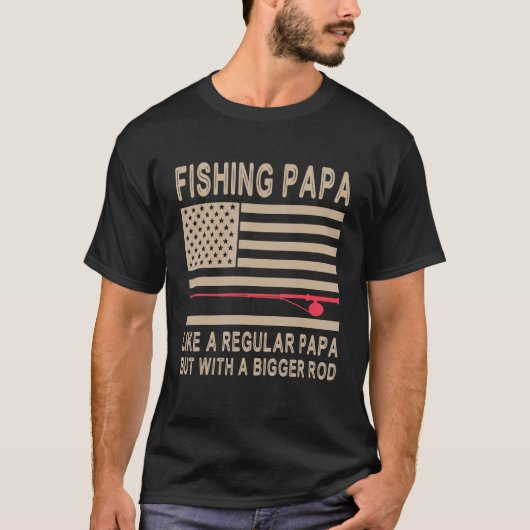 アメリカ人のパパは普通のパパだけど釣り竿がデカい Tシャツ (正面)