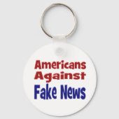 アメリカ人のフェイクニュース反対レッドブルー文字 キーホルダー (正面)