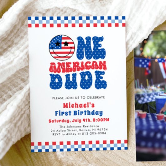 アメリカ人の男で7月1日の4日の誕生日 招待状