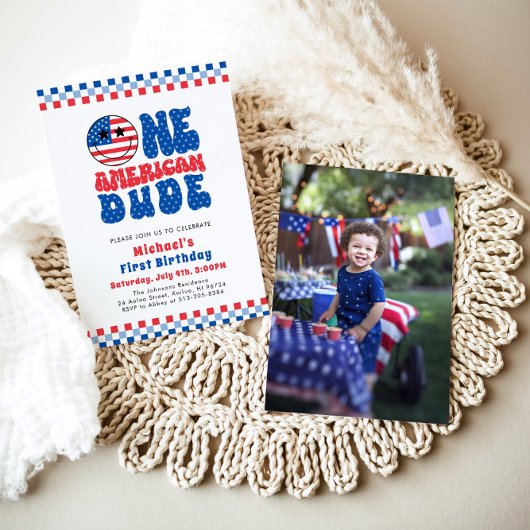 アメリカ人の男で7月1日の4日の誕生日 招待状