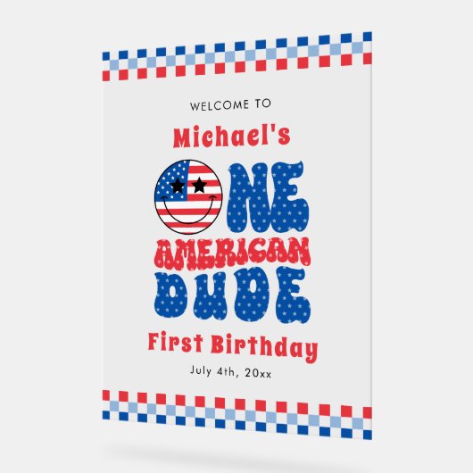 アメリカ人の男の子が7月の最初の誕生日パーティーの4th アクリルサイン (傾斜)