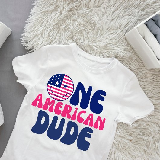 アメリカ人の男の子7月の4th男の子の最初の誕生日 ベビーTシャツ