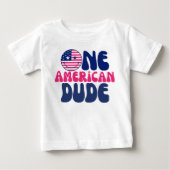 アメリカ人男性の独立記念日＋1歳の誕生日 ベビーTシャツ (正面)