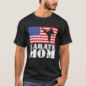 アメリカ動揺して国旗の空手ママ女性 Tシャツ (正面)