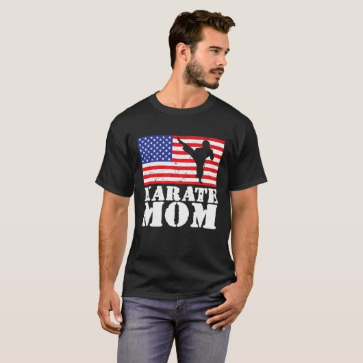 アメリカ動揺して国旗の空手ママ女性 Tシャツ (正面フル)
