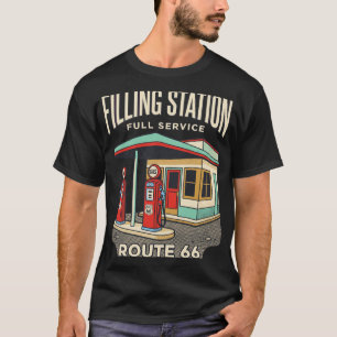 アメリカ古き良き道端の風景 レトロなガソリンスタンド 7 Tシャツ