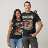 アメリカ古き良き道端の風景 レトロなガソリンスタンド 7 Tシャツ (ユニセックス)