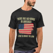 アメリカ合衆国で王は存在しないアメリカ国旗トランプ202 Tシャツ (正面)