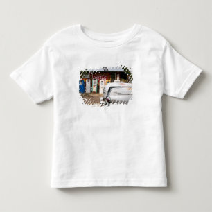アメリカ合衆国ニューメキシコ州ディクソン。ヴィンテージカー トドラーTシャツ