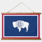 アメリカ合衆国ワイオミング州旗を持つウォールタペストリー 吊り下げ型タペストリー (正面)