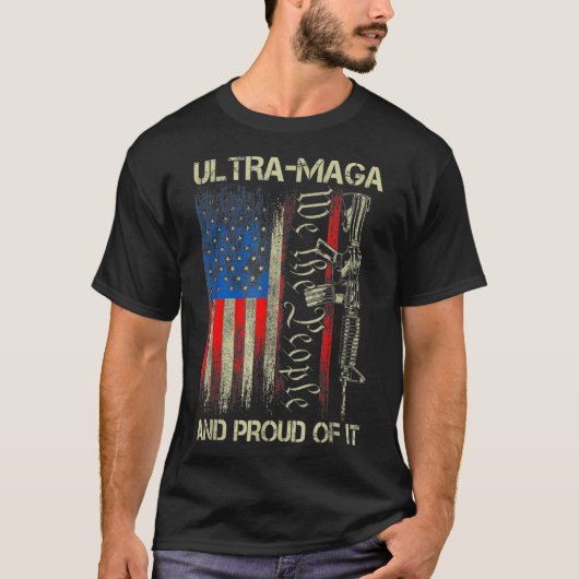アメリカ合衆国国旗の愛国者ウルトラ誇りを持ったマガとその Tシャツ (正面)