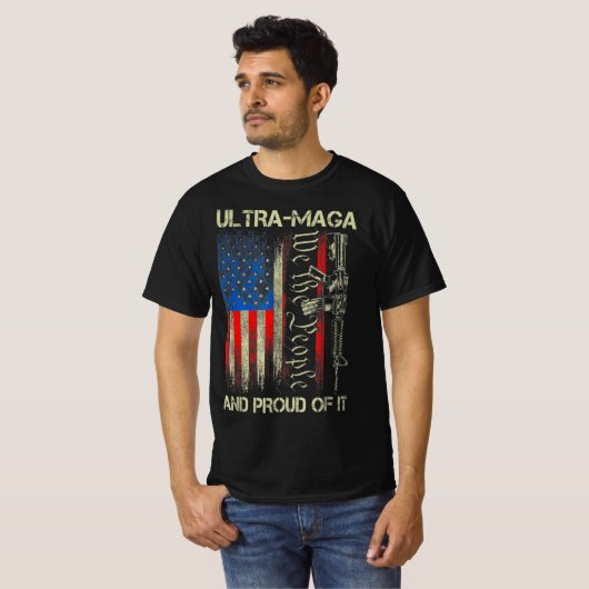 アメリカ合衆国国旗の愛国者ウルトラ誇りを持ったマガとその  Tシャツ (正面フル)