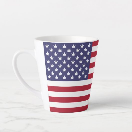 アメリカ合衆国国旗の誇りデザイン カフェラテマグ (左)