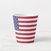 アメリカ合衆国国旗の誇りデザイン カフェラテマグ (正面)
