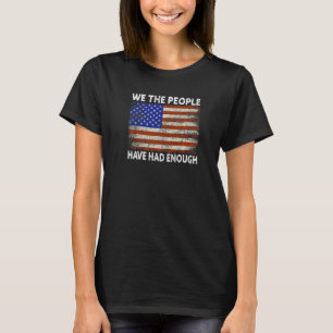アメリカ合衆国国民が持っていた愛国的なアメリカ国旗 Tシャツ
