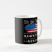 アメリカ合衆国憲法を再読する必要がある合衆国旗 コーヒーマグカップ (正面右)