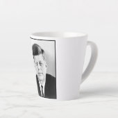 アメリカ合衆国第35代大統領ジョン・F・ケネディの大統領写真 カフェラテマグ (右アングル)