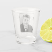 アメリカ合衆国第35代大統領ジョン・F・ケネディの大統領写真 ショットグラス (裏面)