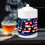 アメリカ合衆国 – アメリカ国旗の茶ポット<br><div class="desc">この商品はアメリカ国旗の色である赤、白、青を特徴としている。あなたの国素晴らしに対する愛を示す方法であり、7月4日、メモリアルデー、退役軍人の日のような日常使用や特別な休日に最適である。これはどんな製品にも良く見え、素晴らしい旅行の記念を作る。⭐このテンプレートをアートワークでパーソナライズする⭐さらに編集して変更を加える。⭐このデザインを製品に転送する。bit.ly/SandyspiderStoresにある私のすべての店を訪ね(カットアンドペースト)。</div>