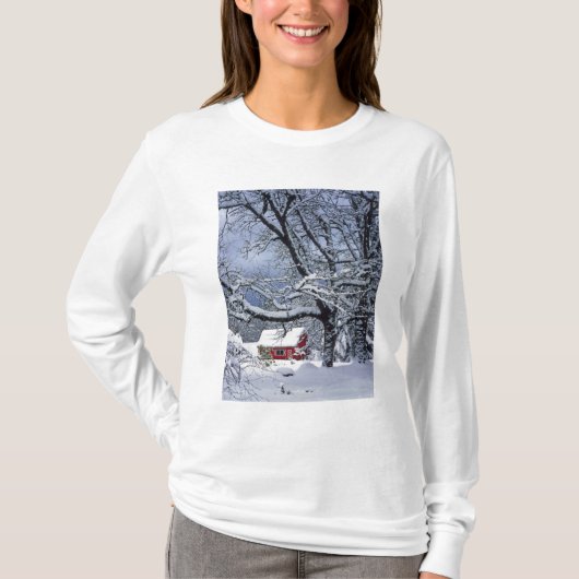 アメリカ合衆国、オレゴン州、クラカマス郡。新鮮な雪が Tシャツ (正面)
