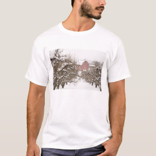 アメリカ合衆国 オレゴン州 フッドリバー 雪に覆われたりんご Tシャツ