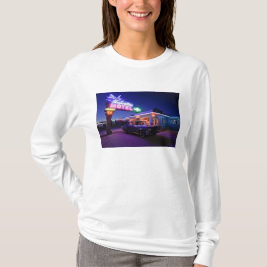 アメリカ合衆国 ニューメキシコ州トゥカムカリ。ルート66 2 Tシャツ (正面)