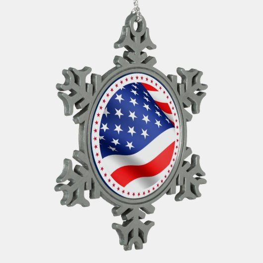 アメリカ国旗がアメリカストライプ愛国的なクリスマスを飾る スノーフレークピューターオーナメント (左)