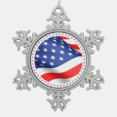 アメリカ国旗がアメリカストライプ愛国的なクリスマスを飾る スノーフレークピューターオーナメント (正面)
