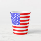 アメリカ国旗が全面プリントされた小サイズ カフェラテマグ (正面)