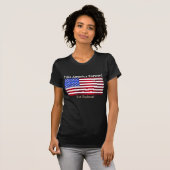 アメリカ国旗が後方ではなく前方にアメリカを持つ Tシャツ (正面フル)