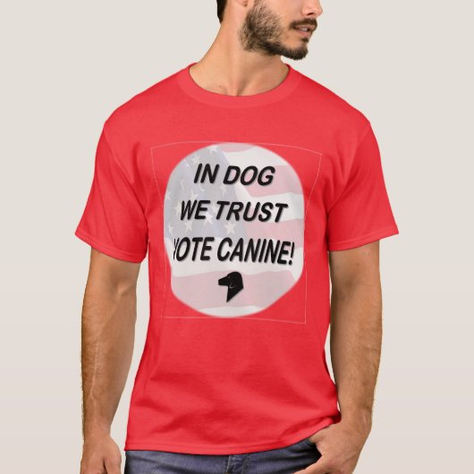アメリカ国旗で犬を投票 Tシャツ (正面)