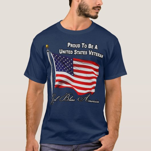 アメリカ国旗とともに米国退役軍人であることを誇りに思う Tシャツ (正面)