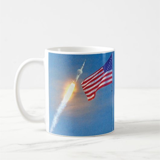 アメリカ国旗とアポロ11号の打ち上げ コーヒーマグカップ (左)
