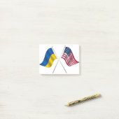 アメリカ国旗とウクライナ国旗 ポストイット (デスク上)