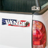 アメリカ国旗とハクトウワシのVance Text バンパーステッカー (トラック上)