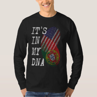 アメリカ国旗とポルトガル国旗のデザイン ポルトガル系アメリカ人 DNAに刻まれた遺伝子の証 Tシャツ