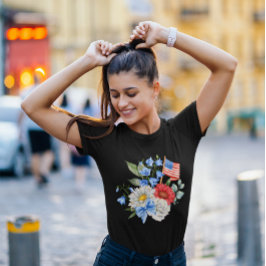 アメリカ国旗とリボンの愛国的な花束 Tシャツ