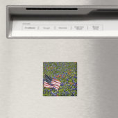 アメリカ国旗とルピナスの青い花畑 2 マグネット (インサイチュ (食洗機))