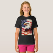 アメリカ国旗と堂々たるハクトウワシの肖像 Tシャツ (正面フル)