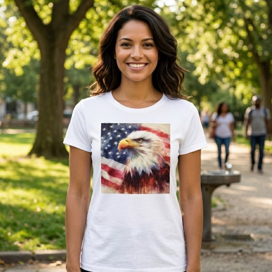 アメリカ国旗と堂々たるハクトウワシの肖像 Tシャツ