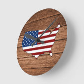 アメリカ国旗と木製表面の地図 ラウンド壁時計 (傾斜)