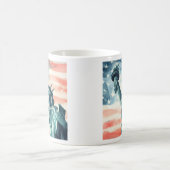 アメリカ国旗と水彩画の自由の女神像 コーヒーマグカップ (中央)