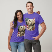 アメリカ国旗と黄色いラブラドール Tシャツ (ユニセックス)